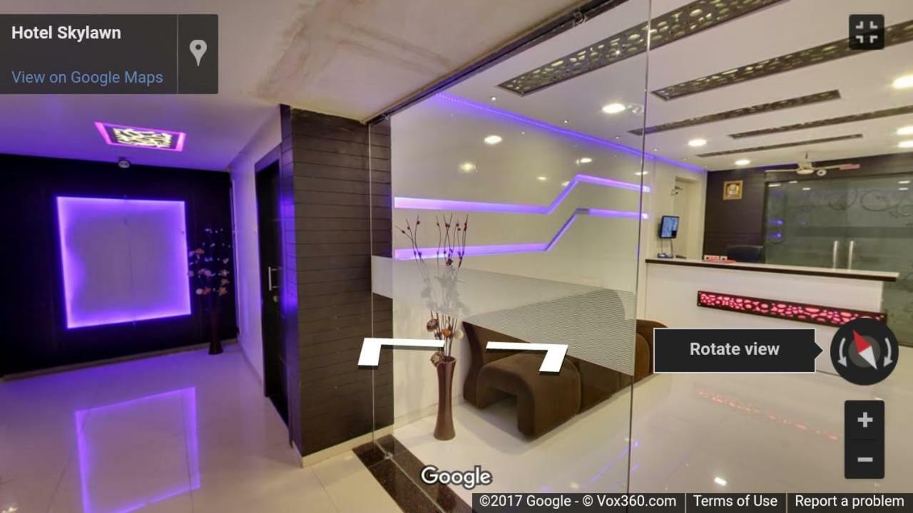 Skylawn Hotel 수라트 외부 사진